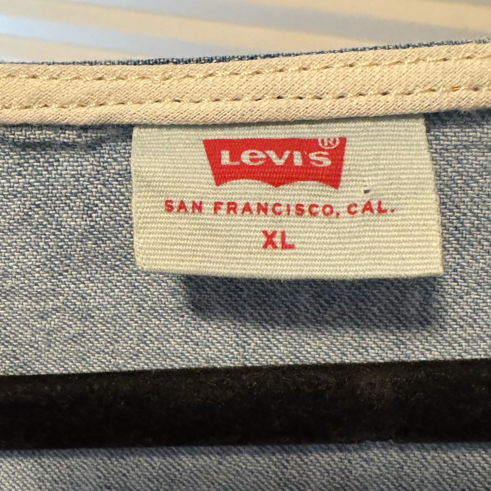 Levi's Denim Shirt - Picture 8 of 9